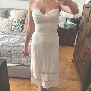 Reformation Dress!Ronan Dress
Final sale
Color: Ivory
Size: 8